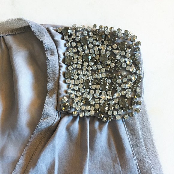 Banana Republic grey sleeveless v neck top, relaxed fit, embellished shoulders - Picture 6 of 7